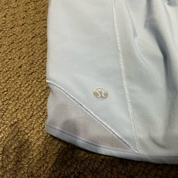 Lululemon | Hotty Hot Low-Rise Lined Short 2.5" Inseam in Powder Blue - Picture 13 of 16